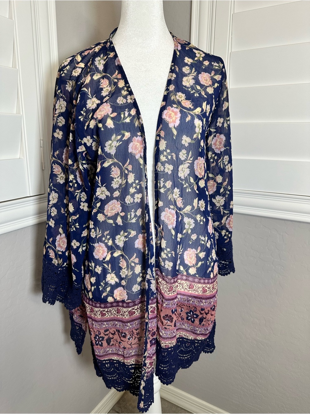 Bundle 4/$25 
Rewind Floral Sheer Kimono Robe - Navy & Pink